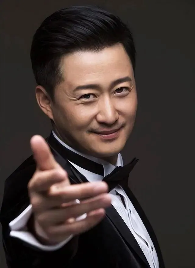 杜德配资 被骂的吴京，没有后视镜